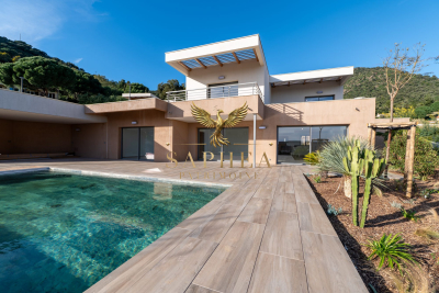 Maison &agrave; vendre &agrave; Le Lavandou  - 5 pi&egrave;ces 171 m&sup2; 