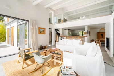 House for sale in CASSIS  - 7 rooms - 214 m&sup2; 