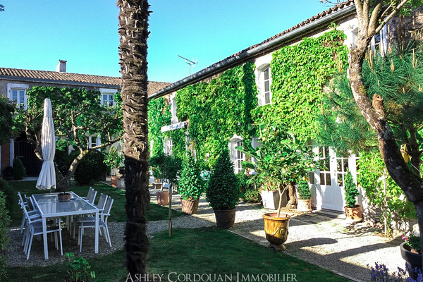 CROIX CHAPEAU - Annonce Maison à vendre 10 pièces - 350 m² CROIX CHAPEAU - Annonce Maison à vendre 10 pièces - 350 m²