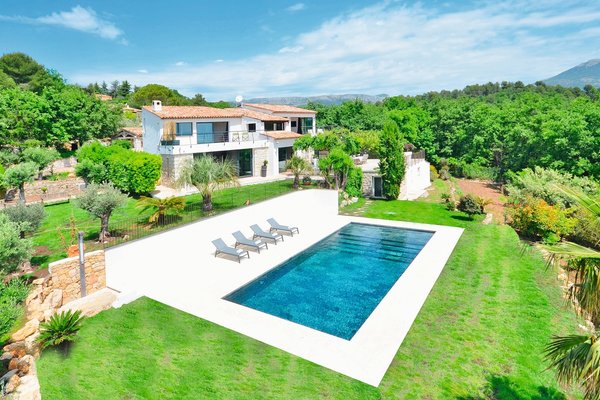 CHATEAUNEUF-GRASSE - Annonce Maison à vendre 7 pièces - 300 m² CHATEAUNEUF-GRASSE - Annonce Maison à vendre 7 pièces - 300 m²