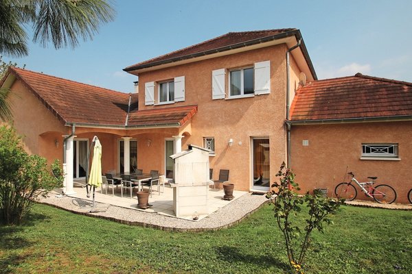 BELLEY - Annonce Maison à vendre 6 pièces - 164 m² BELLEY - Annonce Maison à vendre 6 pièces - 164 m²