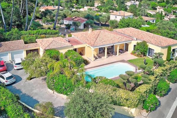 MOUGINS - Advertisement House for sale 6 rooms - 215 m² MOUGINS - Advertisement House for sale 6 rooms - 215 m²